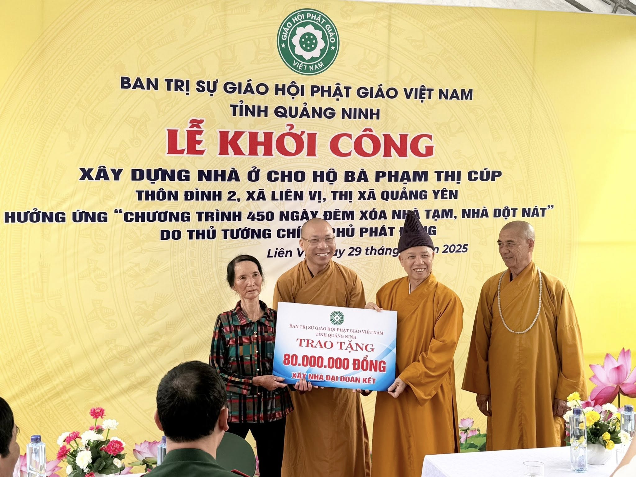 Quảng Ninh: Khởi công xây dựng nhà Đại đoàn kết và trao tủ sách Phật Quang