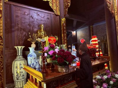 Hòa thượng Thích Thanh Quyết dâng hương tại Đền Chung Sơn – Biểu tượng tâm linh hướng về Chủ tịch Hồ Chí Minh