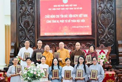 Học viện PGVN Hà Nội: Viện nghiên cứu Phật học Việt Nam cúng dường Bộ kinh Bản Duyên
