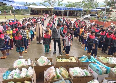 Quảng Nam: Ban trị sự Phật giáo huyện Thăng Bình mang yêu thương đến với bà con Nam Trà My