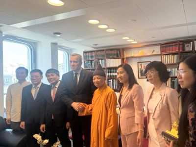 Pháp: Hòa thượng Thích Thanh Quyết làm việc với Đại sứ Nhật Bàn và Đại sứ Lebanon