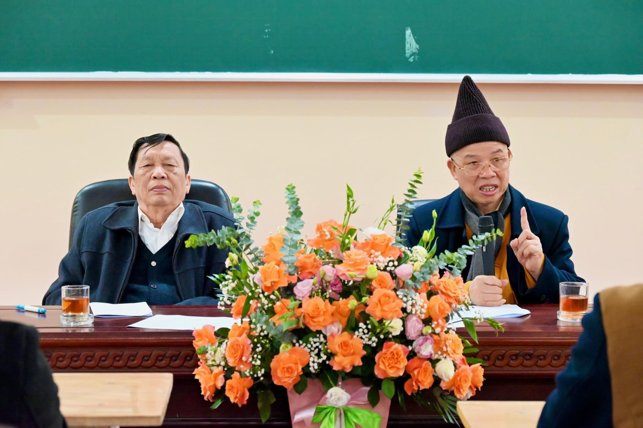 Hoà thượng Viện Trưởng gặp gỡ Tăng Ni sinh sau Đại hội Phật giáo toàn quốc lần thứ IX thành công.