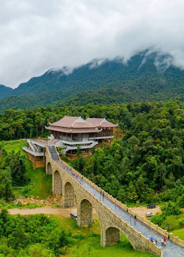 Vòng cung du lịch tâm linh Tây Yên Tử