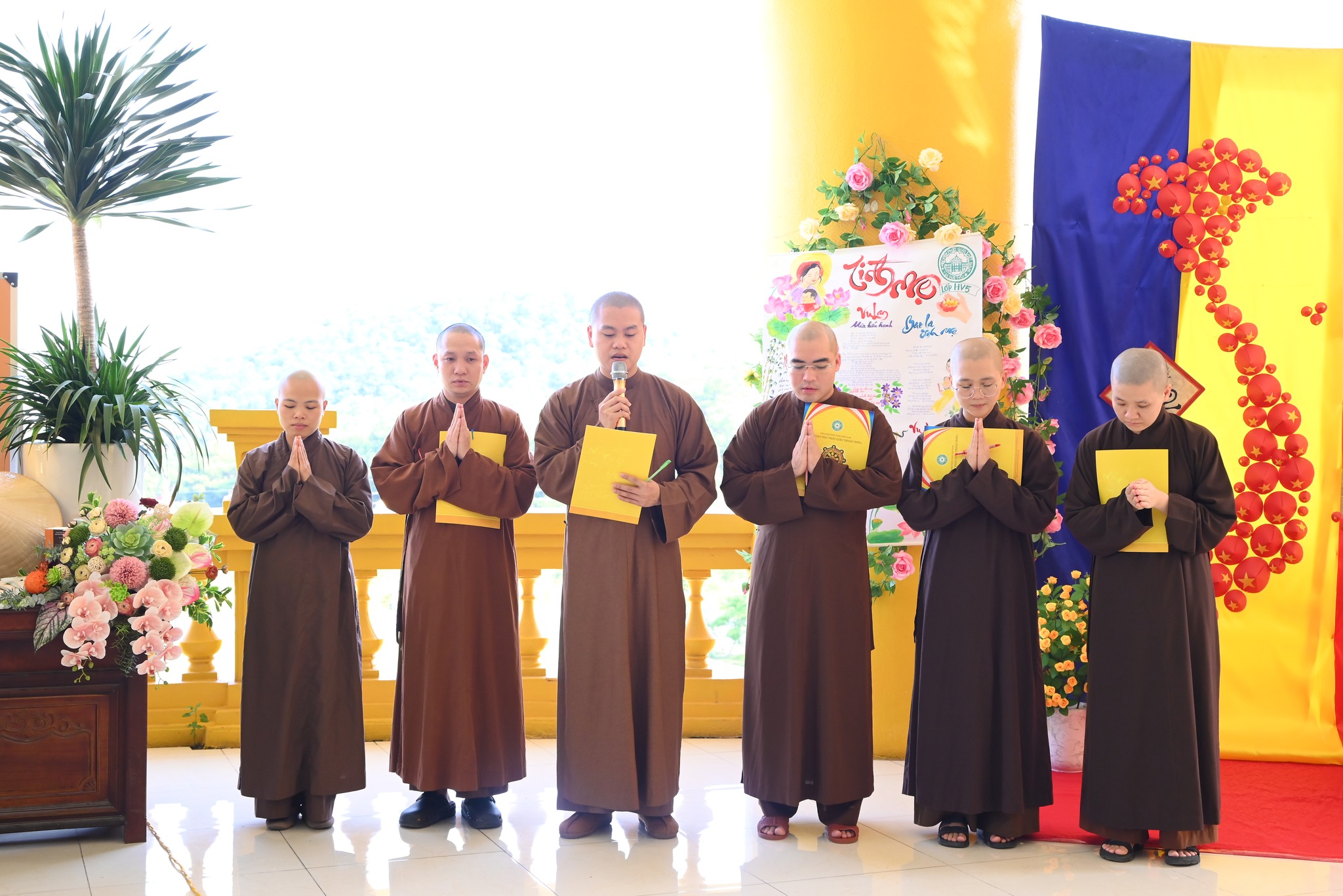 Học viện PGVN tại Hà Nội: Hội thi sáng tạo báo tường với chủ đề “Tri ân báo ân”.