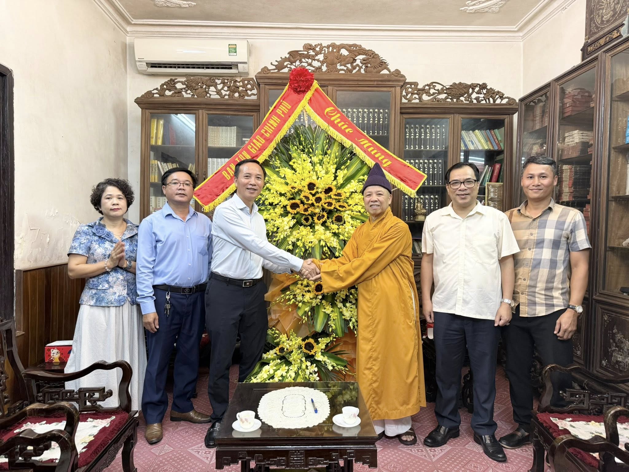 Ban Tôn giáo Chính phủ chúc mừng Hoà thượng Thích Thanh Quyết nhân mùa Vu lan 2025