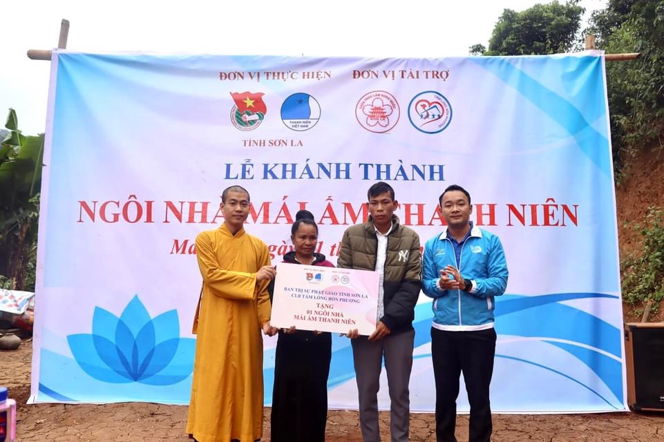 Phật giáo tỉnh Sơn La trao tặng Nhà tình thương cho đồng bào dân tộc khó khăn