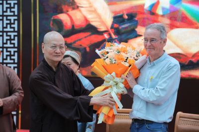 Học viện PGVN tại Huế: Thuyết trình đề tài “Lý thuyết màu sắc của đại thi hào Đức W.Geothe”