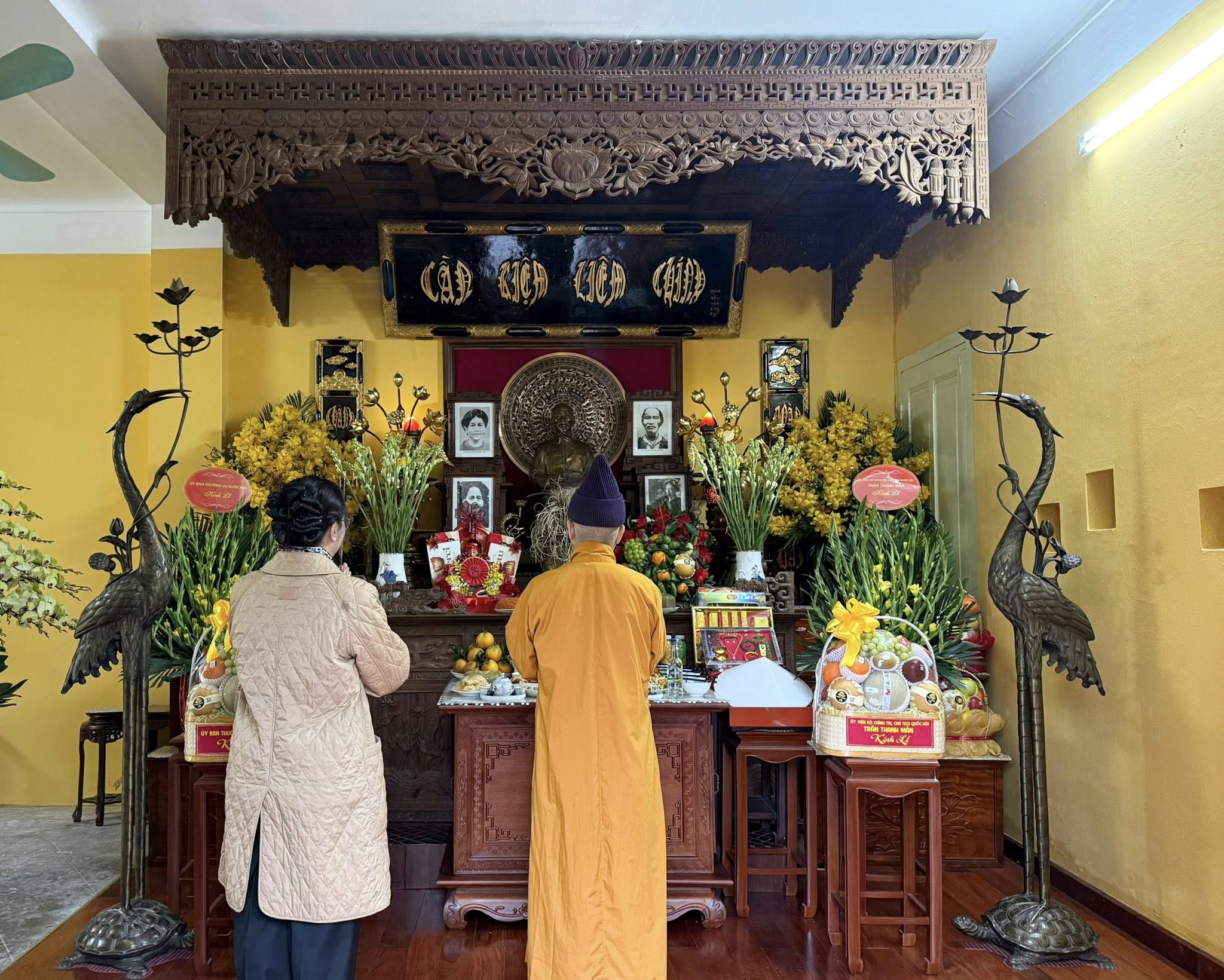 Hoà thượng Thích Thanh Quyết thắp hương Thân mẫu Chủ tịch Hồ Chí Minh nhân ngày giỗ và thả cá phóng sinh tại Phủ Chủ tịch