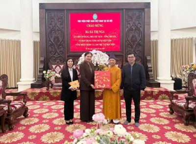 Phó Chủ tịch, Tổng Thư ký Uỷ ban Trung ương Mặt trận Tổ quốc Việt Nam đến thăm và chúc Tết Hoà thượng Thích Thanh Quyết.