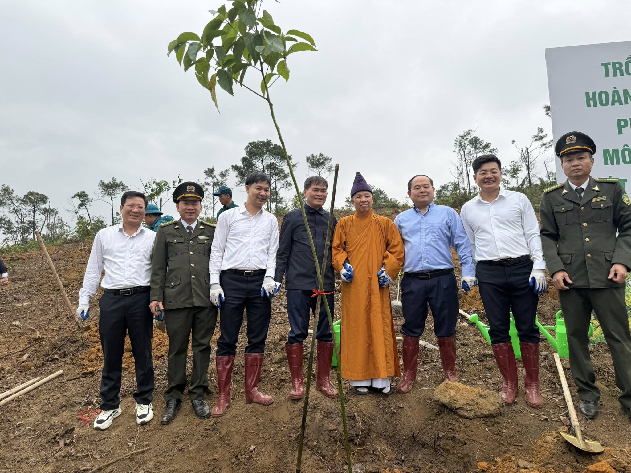 Hoà thượng Thích Thanh Quyết cùng Lãnh đạo tỉnh Quảng Ninh dự Lễ phát động “Tết trồng cây, đời đời nhớ ơn Bác Hồ”.