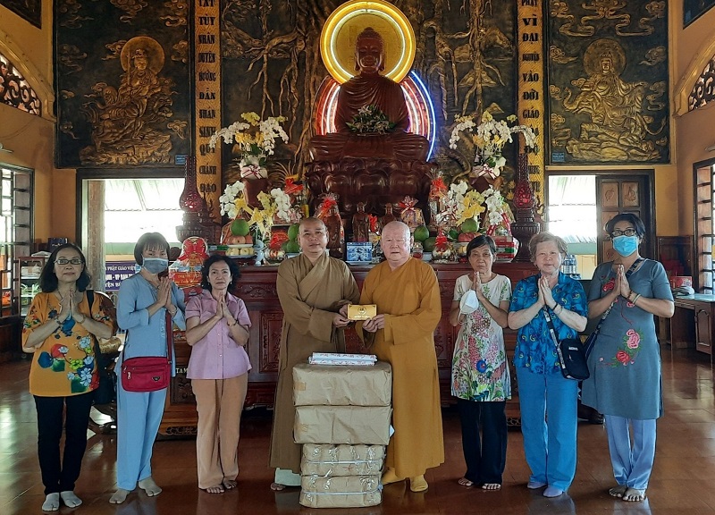 Phân ban Phật tử Dân tộc TƯ đi thăm chúc Tết, tặng quà các tự viện và đồng bào vùng biên giới