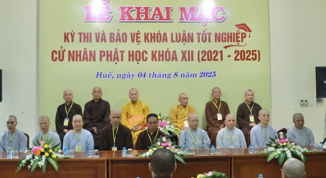 Chư tôn đức Tăng Ni tham dự lễ khai mạc