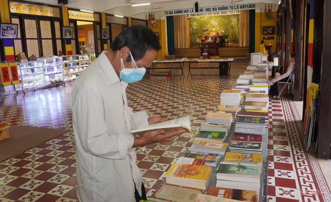 Hội sách xuân 2022 tại chùa Phật học Xá lợi