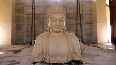 Hợp khối tôn tượng Đức Phật Thích Ca Mâu Ni bằng đồng tại tòa chánh điện Học viện Phật giáo Việt Nam tại TP.Hồ Chí Minh