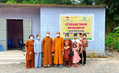 Giáo hội Phật giáo TP Hạ Long bàn giao nhà Đại đoàn kết cho hộ nghèo