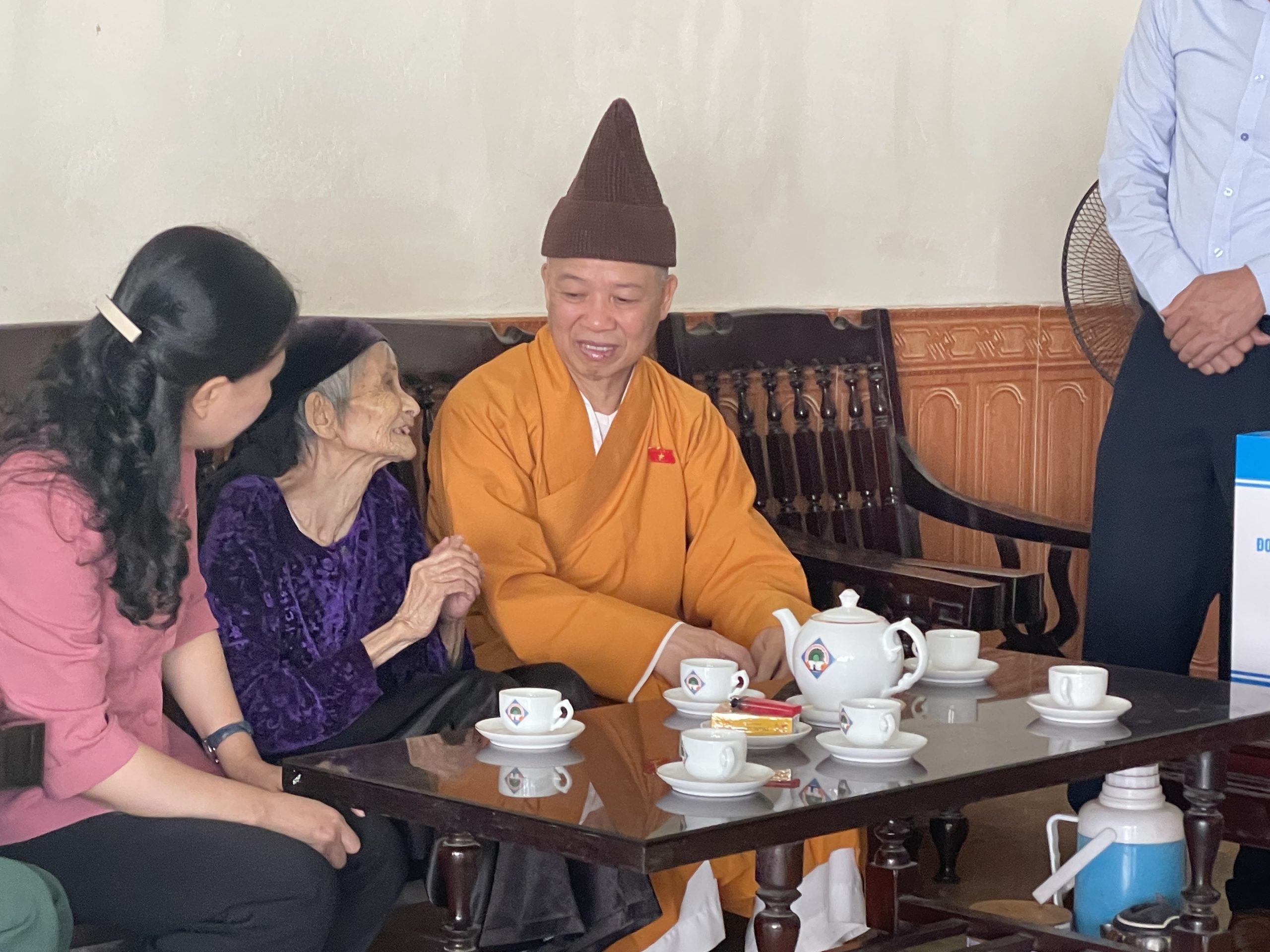 Hoà thượng Thích Thanh Quyết thăm các Mẹ Việt Nam Anh hùng tại Quảng Ninh