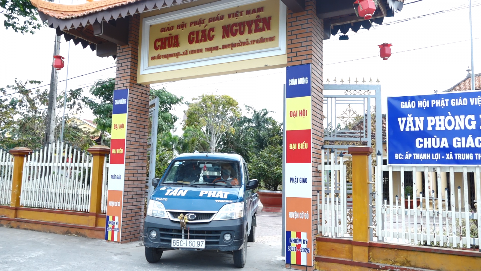 Chùa Giác Nguyên trao tặng 100 phần quà cho bà con đang điều trị F0 tại nhà