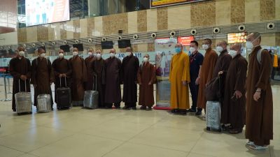 Cử thêm 11 Tăng Ni tham gia tuyến đầu chống dịch Covid-19 tại TP.HCM