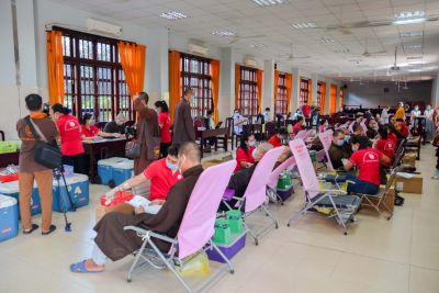 “Hiến giọt máu đào – Trao đời sự sống” của Tăng Ni sinh Học viện Phật giáo TPHCM
