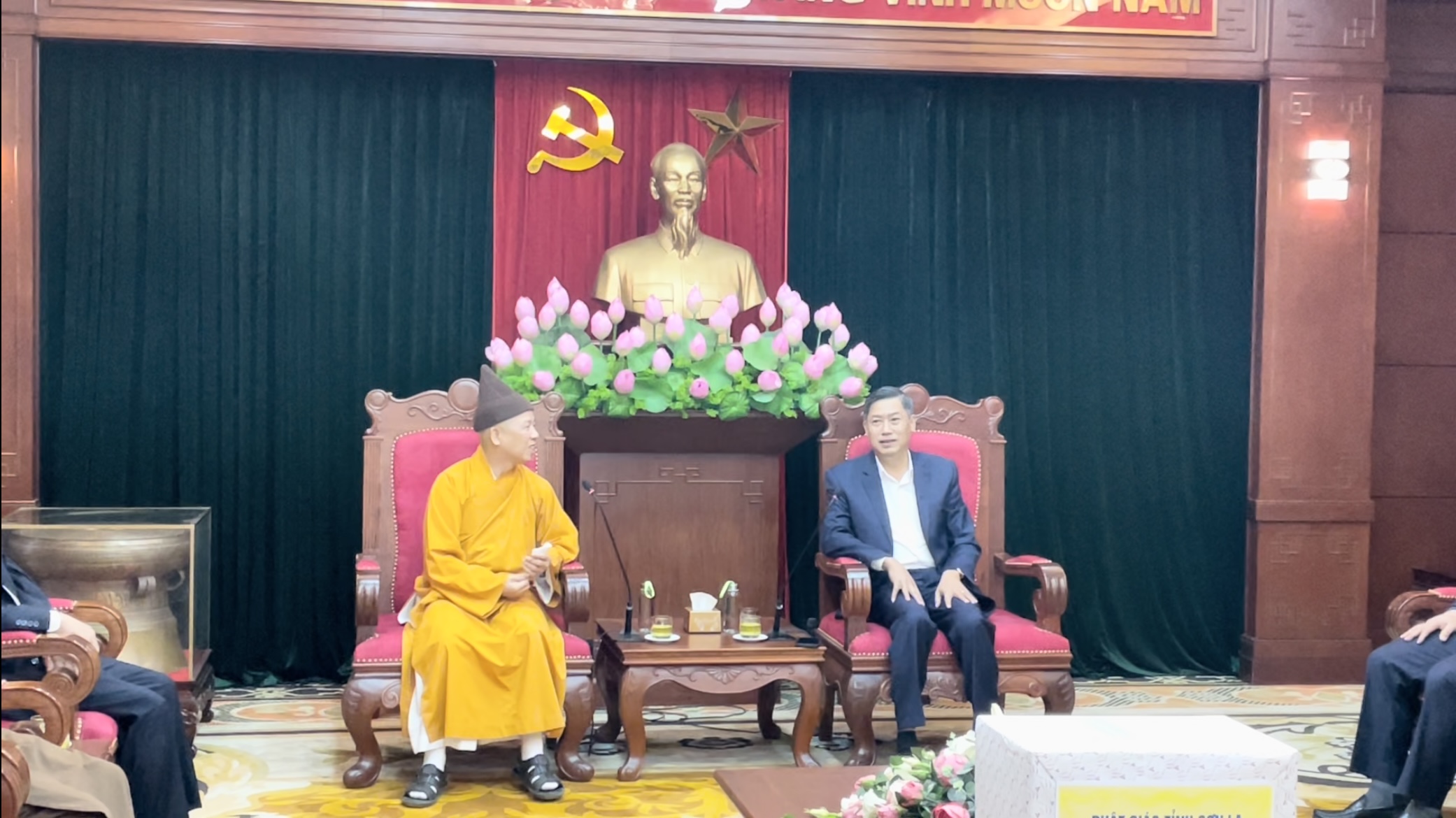 Hoà thượng Thích Thanh Quyết làm việc với Tỉnh uỷ Sơn La