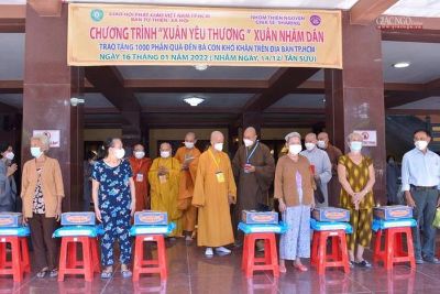Phật giáo TP.HCM chăm lo Tết đến bà con khó khăn trên địa bàn các quận