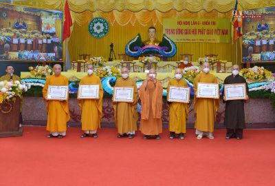 Tấn phong giáo phẩm 945 vị Tăng Ni tại Hội nghị kỳ 6 – Khóa VIII Hội đồng Trị sự GHPGVN