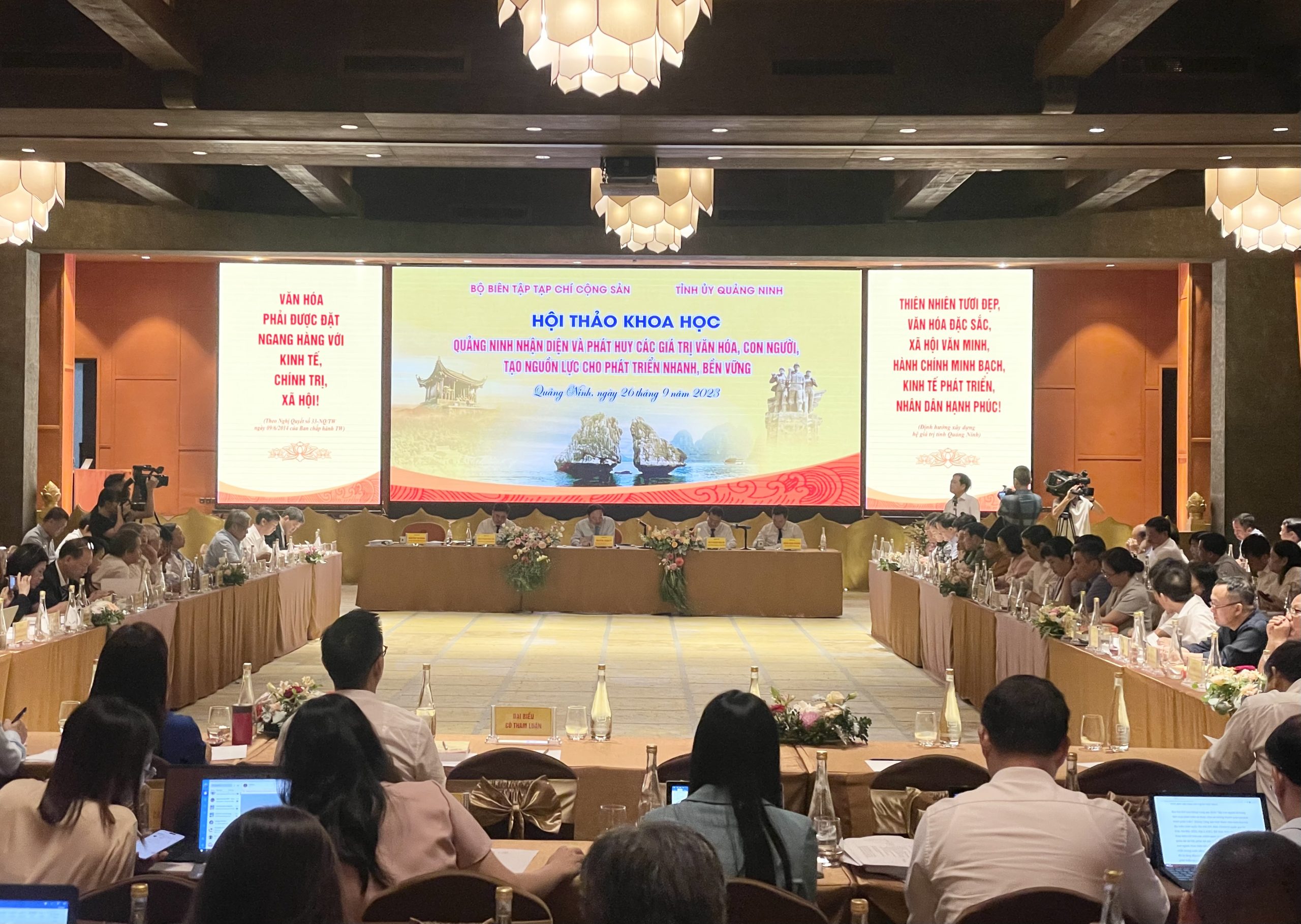 Hội thảo Quảng Ninh nhận diện và phát huy các giá trị văn hoá, con người, tạo nguồn lực cho phát triển.