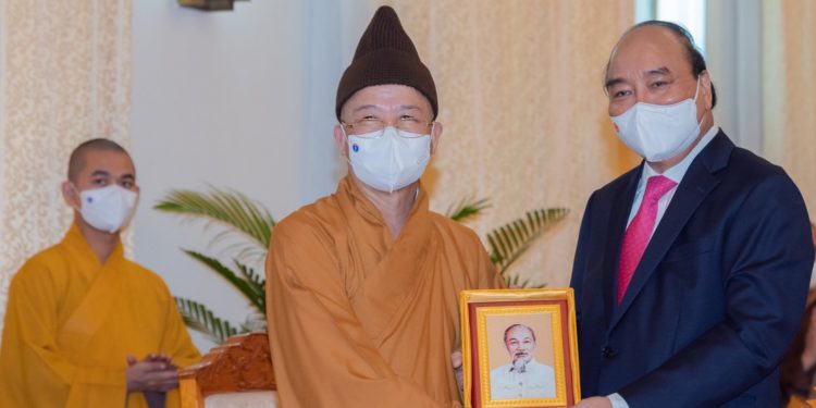 Tôn giáo đồng hành cùng dân tộc trong cuộc chiến chống đại dịch