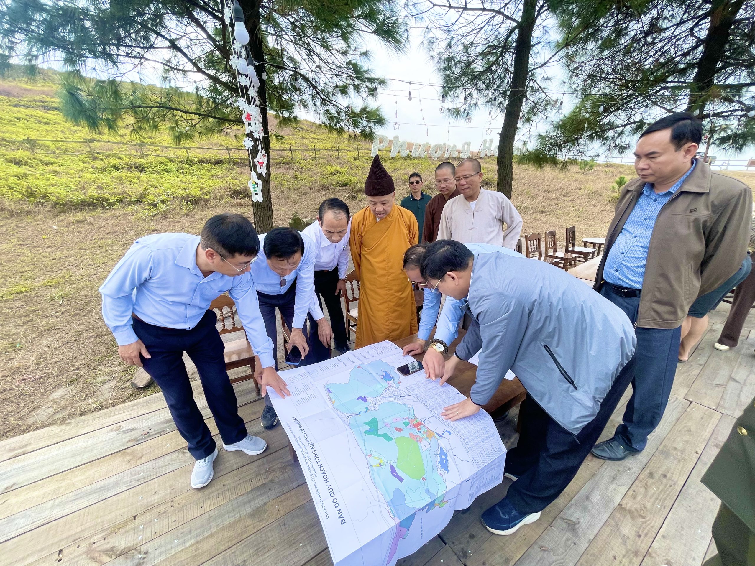 Khảo sát phục dựng chùa Hồ tại núi Phượng Hoàng, phường Bắc Sơn, Tp Uông Bí.