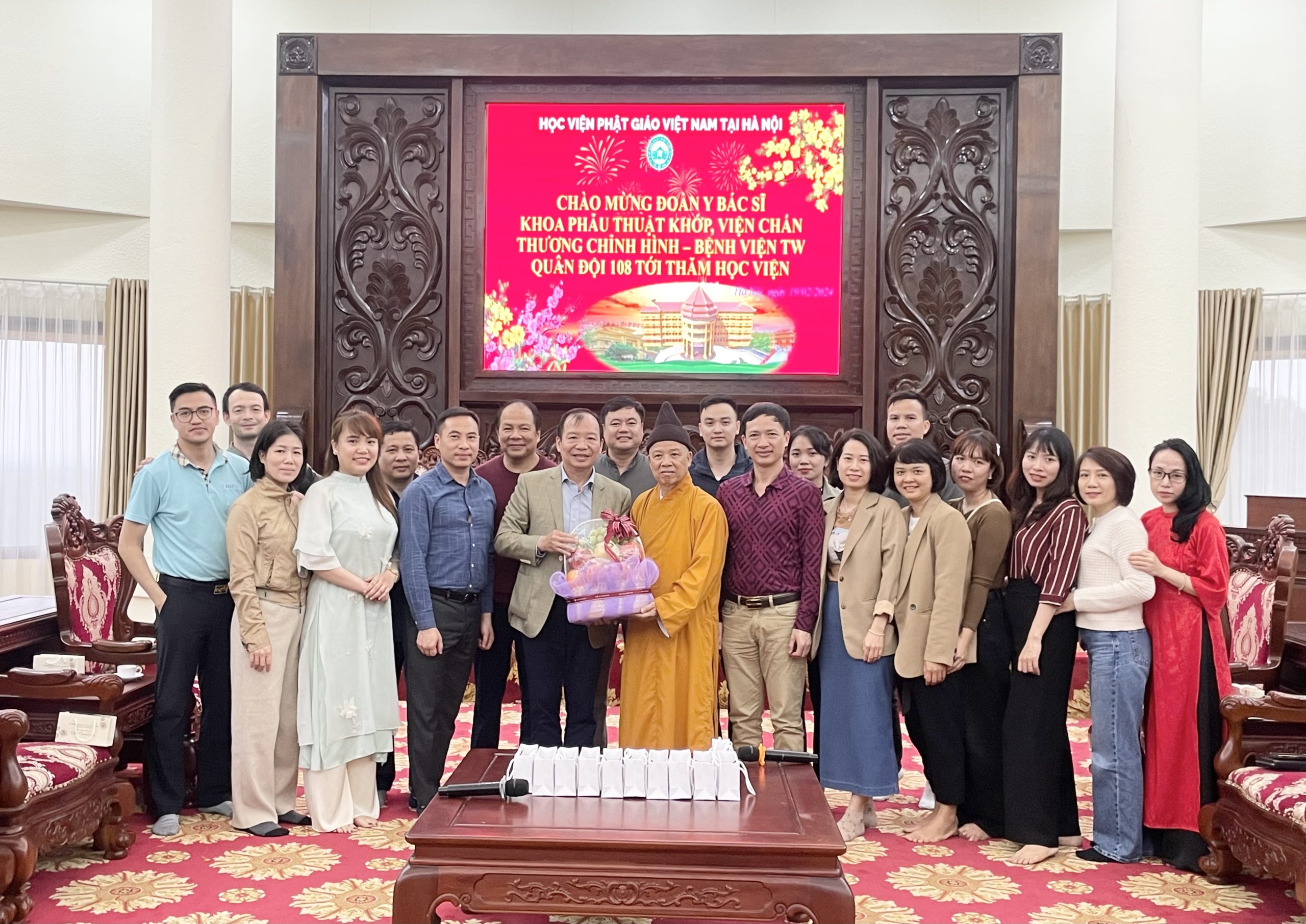 Đoàn Y Bác Sĩ Khoa Phẫu Thuật Khớp, Bệnh viện TW Quân Đội 108 tới thăm Học viện