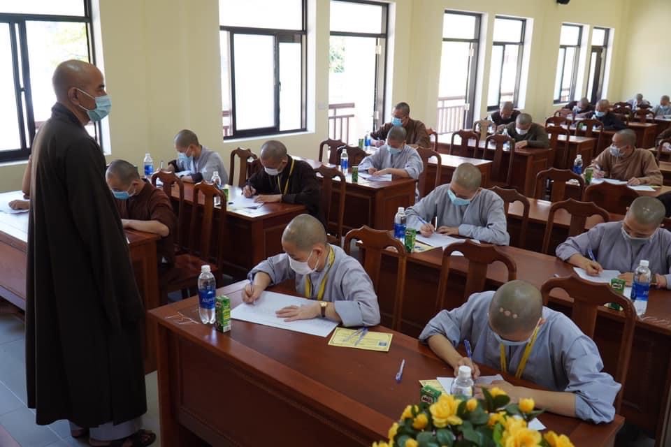 Học viện Phật giáo Huế tổ chức thi tốt nghiệp cho Tăng Ni sinh khoá IX