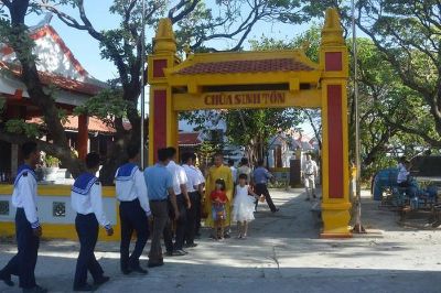 Những mái chùa đất Việt dưới bóng cây phong ba trên quần đảo Trường Sa