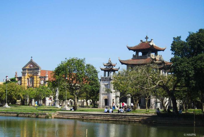 Du lịch tâm linh trải dài từ Cao nguyên đá Đồng Văn đến mũi Cà mau