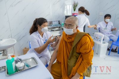 Chư Tôn đức Phật giáo thành phố HCM tiêm Vaccine phòng Covid-19