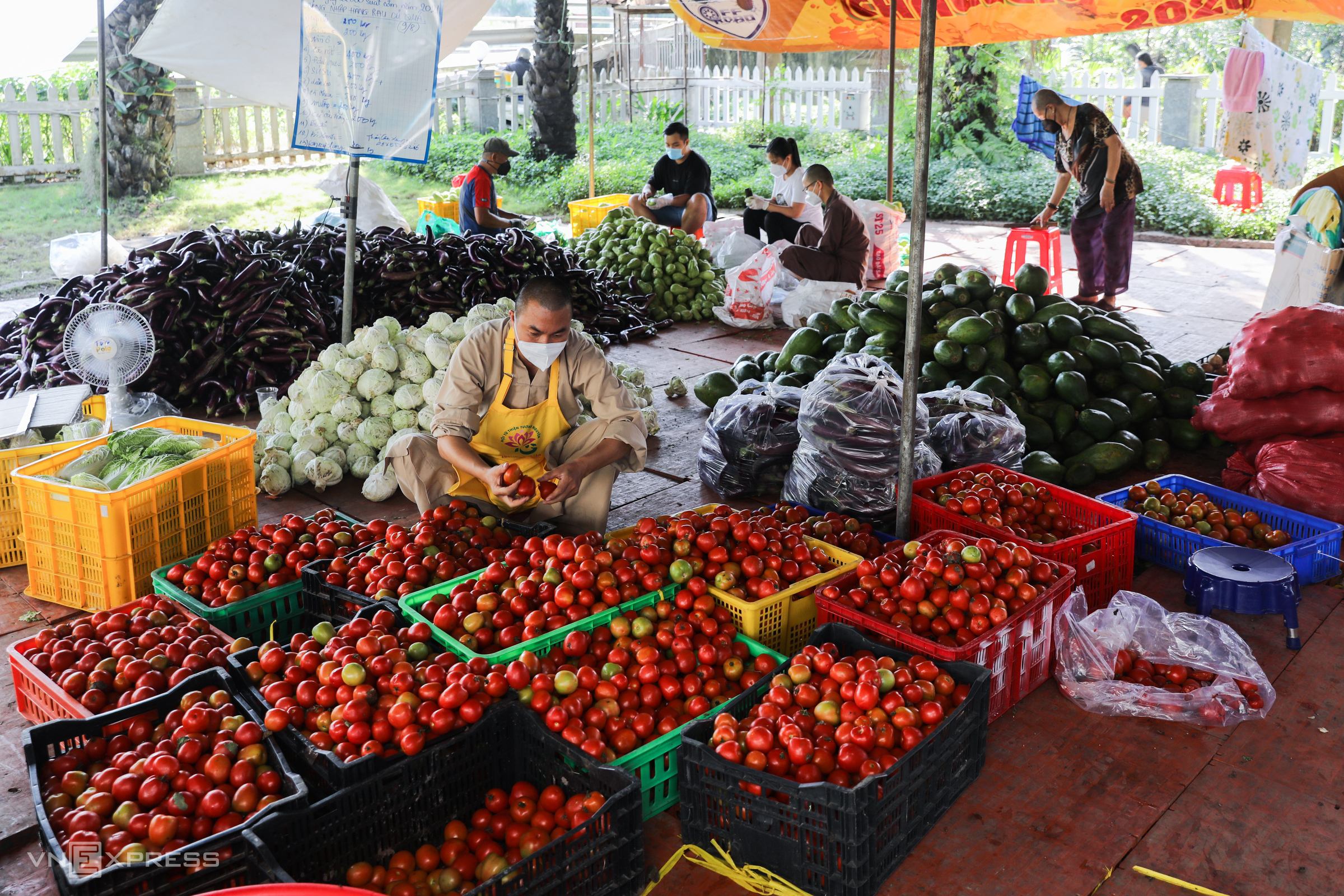 Ngôi chùa mỗi ngày nấu 20.000 suất ăn cho khu cách ly, phong tỏa