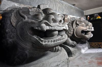 Tượng đôi sư tử đá đền Bà Tấm – biểu tượng đỉnh cao của kỹ thuật điêu khắc đá thời Lý