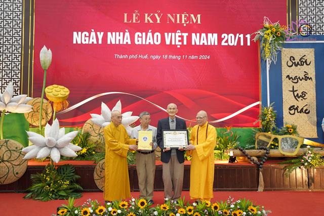 Học viện Phật giáo Việt Nam tại Huế tổ chức kỷ niệm ngày Nhà giáo Việt Nam