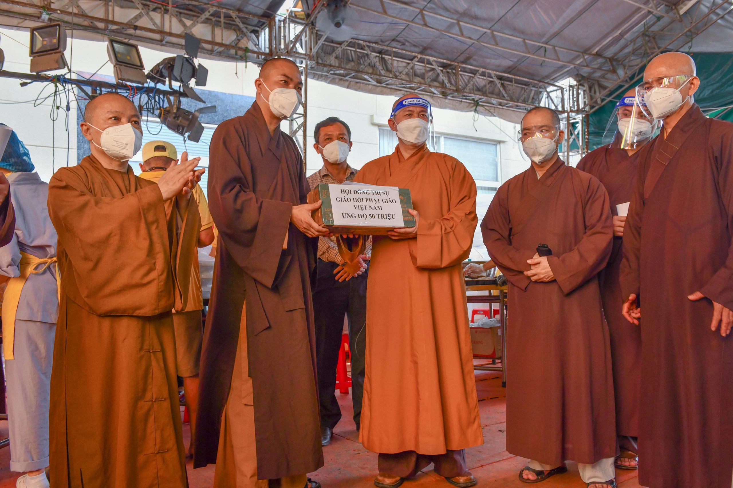 TƯ Giáo hội Phật giáo thăm bếp ăn từ thiện tại các chùa phục vụ công tác phòng, chống dịch covid-19