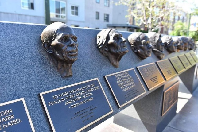 Tượng đài vinh danh Thiền sư Thích Nhất Hạnh tại Mỹ
