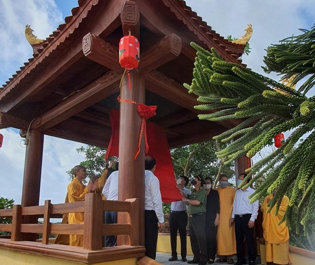 Tượng đài Bồ-tát Quán Thế Âm được xây dựng tại chùa Cô Tô, Quảng Ninh