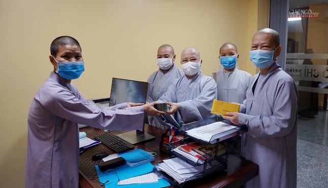 Phân ban Ni giới  TP.HCM ủng hộ nhân dân Ấn Độ 300 triệu đồng