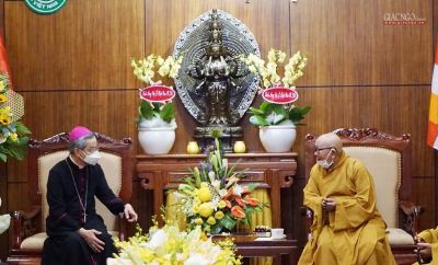 Tổng Giám mục Tổng Giáo phận TP.HCM thăm, chúc mừng Phật đản Phật lịch 2565