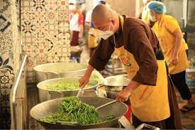 Lãnh đạo Ban Tôn giáo Chính phủ thăm Bếp ăn từ thiện chùa Tường Nguyên