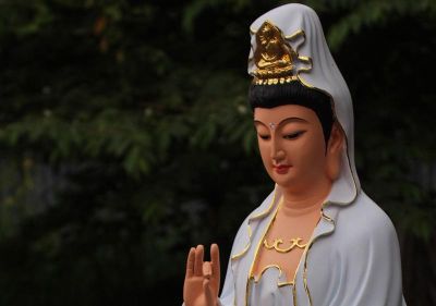 Đức tính của Bồ tát Quán Thế âm trong tôn dung của người nữ