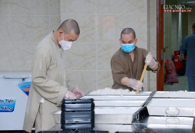 Bếp chùa với 10.000 suất cơm gửi đến nhiều bệnh viện điều trị Covid-19 ở TP. HCM