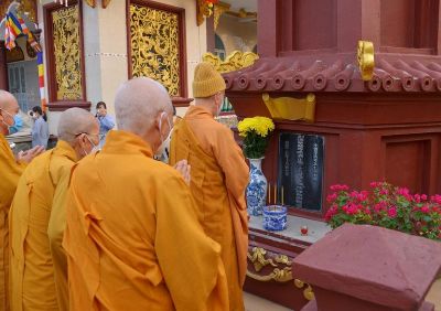 Trưởng lão Hòa thượng Quyền Pháp chủ tảo tháp Tổ sư, tưởng niệm Đại lão Hòa thượng Thích Trí Tịnh