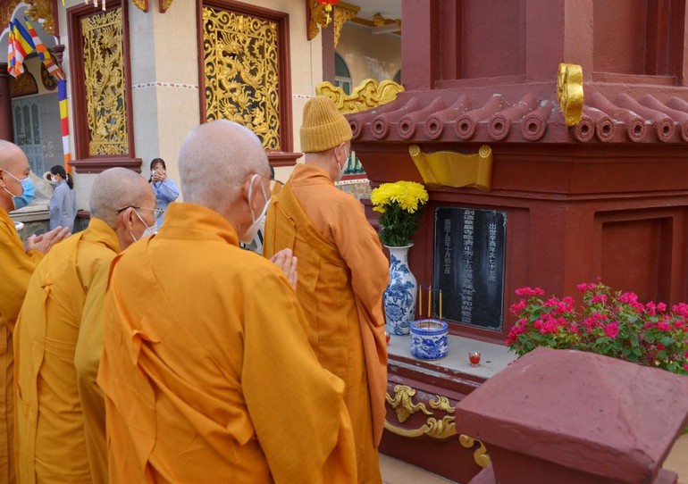 Trưởng lão Hòa thượng Quyền Pháp chủ tảo tháp Tổ sư, tưởng niệm Đại lão Hòa thượng Thích Trí Tịnh