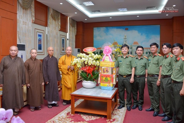 Ban Thường trực Ban Trị sự Phật giáo TP.HCM chúc Tết đến lãnh đạo Thành ủy và các cơ quan ảnh 6