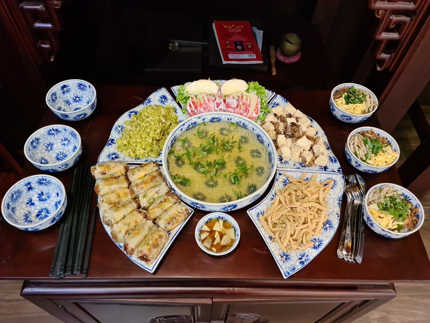 Dạo quanh thị trường mua sắm mùa Vu Lan