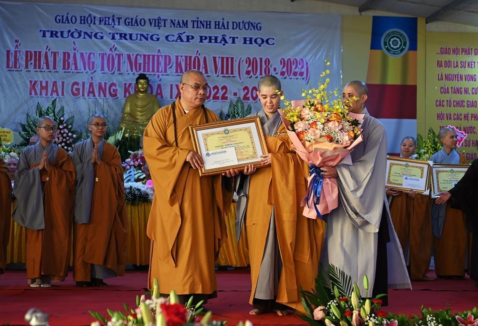 Hải Dương: Trường Trung cấp Phật học tổ chức lễ phát bằng tốt nghiệp khóa VIII (2018-2022) ảnh 15